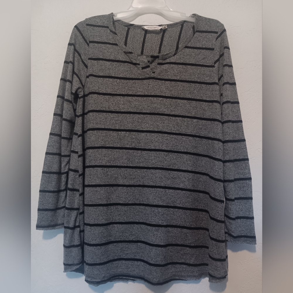 Suft Sorrounding Women Super Soft Long Sleeve Tunic SzXL Charcoal- Black Pullove